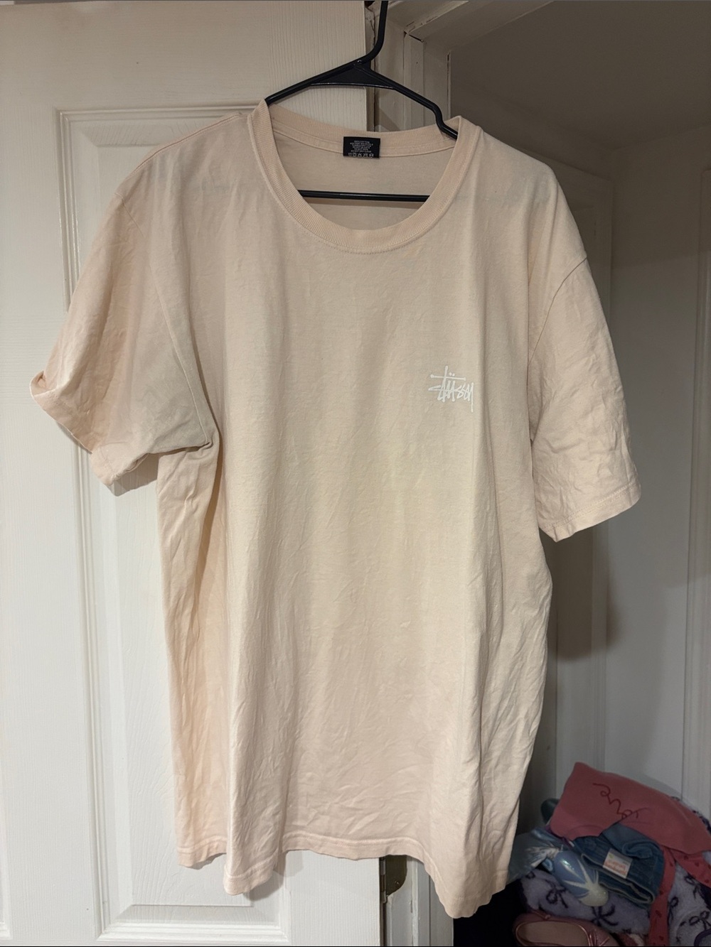 Stussy Men’s Pale Cream Logo Tee